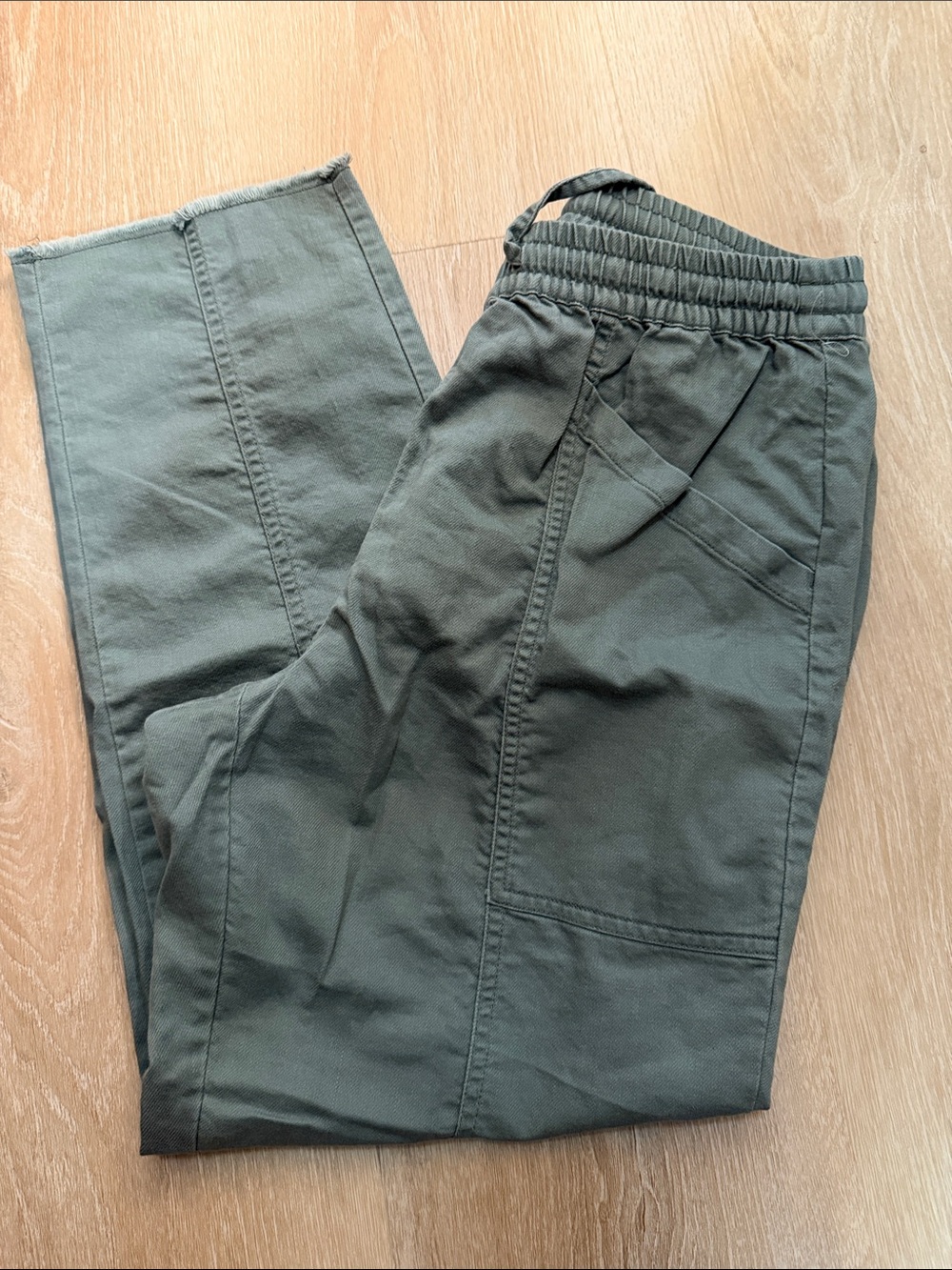 Universal Thread Women's Cargo Shorts in Olive Green